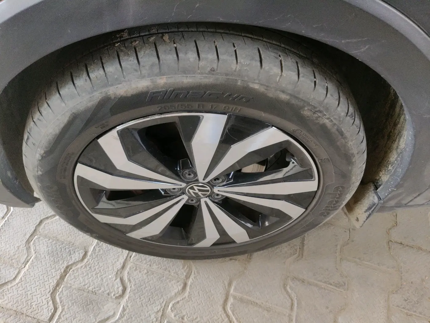 2023 Volkswagen TAIGUN GT PLUS 1.5 TSI DSG, Petrol, Automatic, 1,54,810 km, tyre