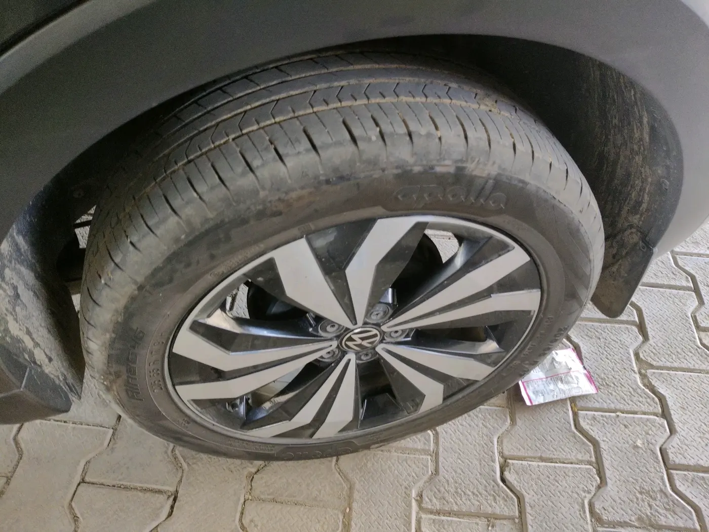 2023 Volkswagen TAIGUN GT PLUS 1.5 TSI DSG, Petrol, Automatic, 1,54,810 km, tyre