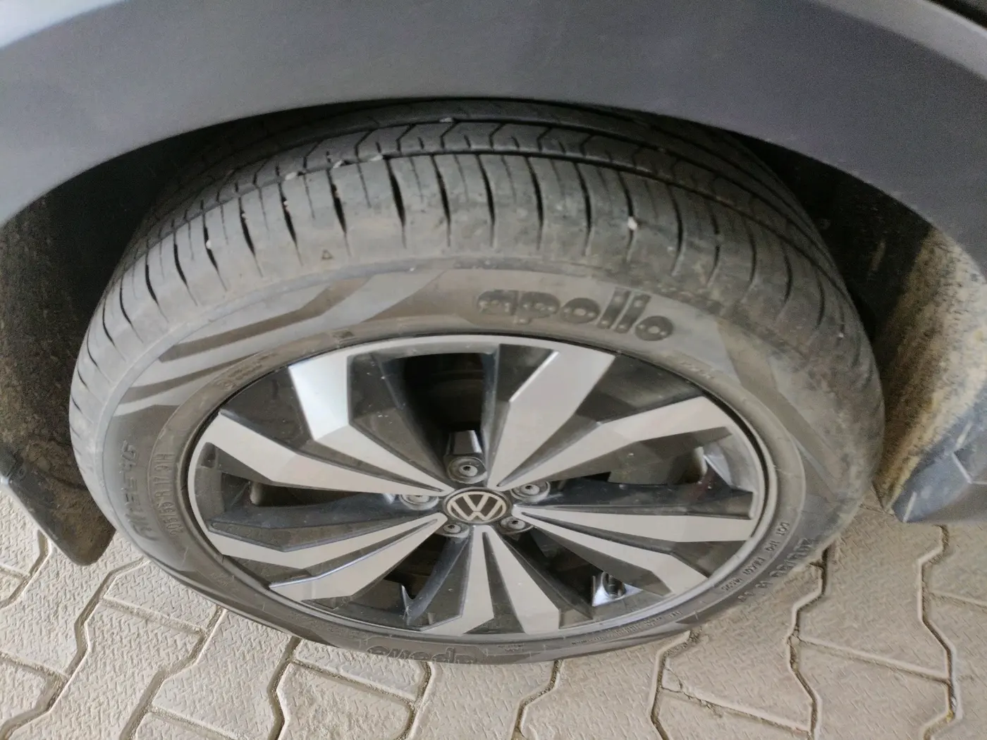 2023 Volkswagen TAIGUN GT PLUS 1.5 TSI DSG, Petrol, Automatic, 1,54,810 km, tyre