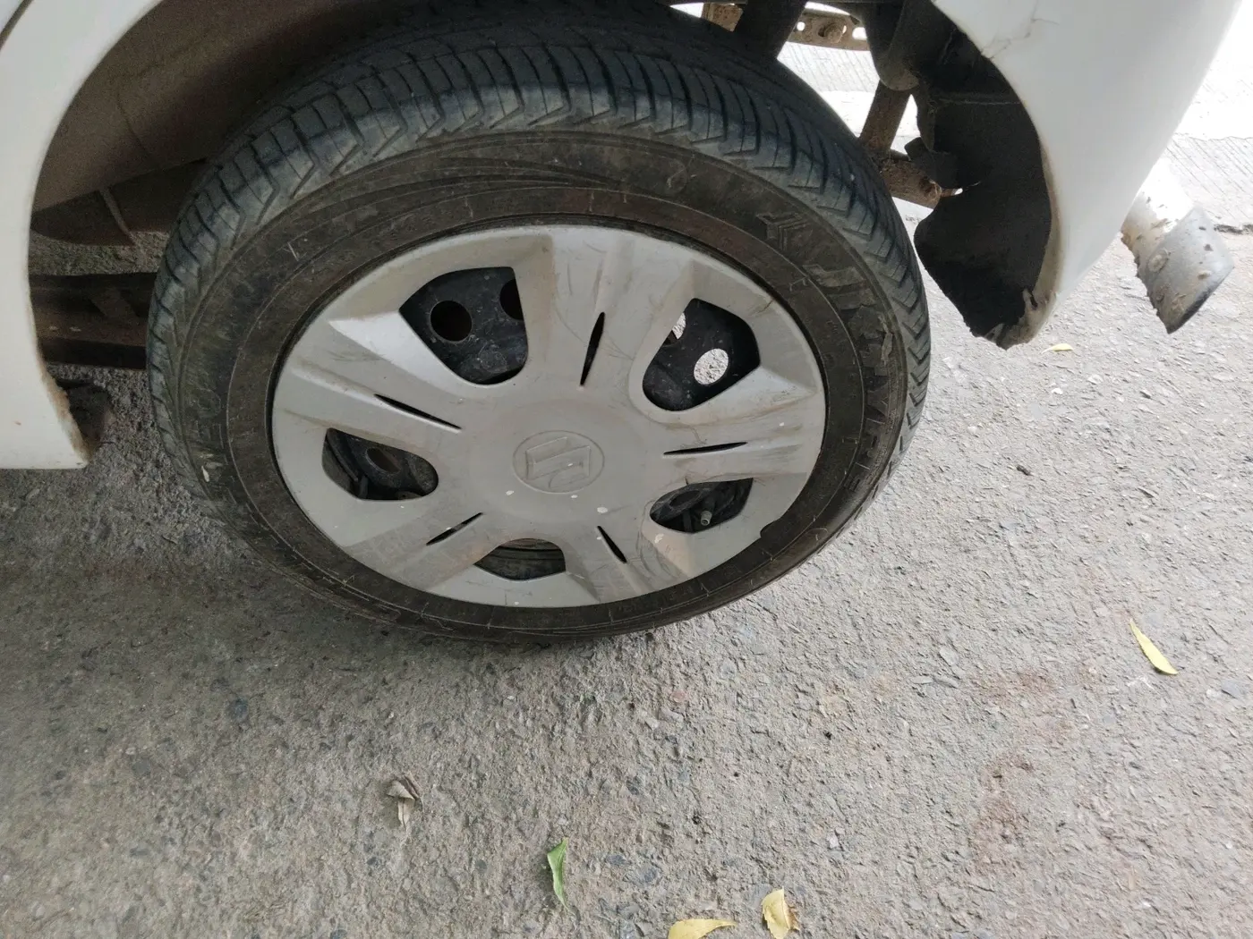 2017 Maruti Wagon R 1.0 VXI AMT, Petrol, Automatic, 85,355 km, tyre