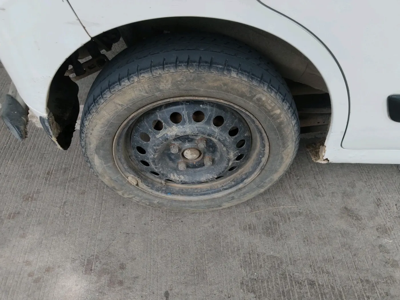 2017 Maruti Wagon R 1.0 VXI AMT, Petrol, Automatic, 85,355 km, tyre