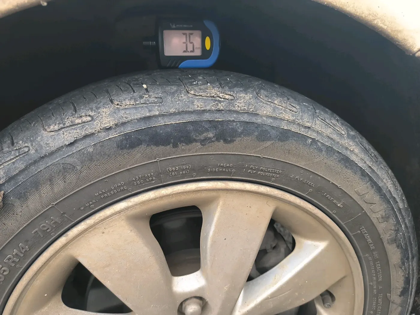 2015 Hyundai Xcent S (O) 1.2, CNG, Manual, 2,67,819 km, tyre