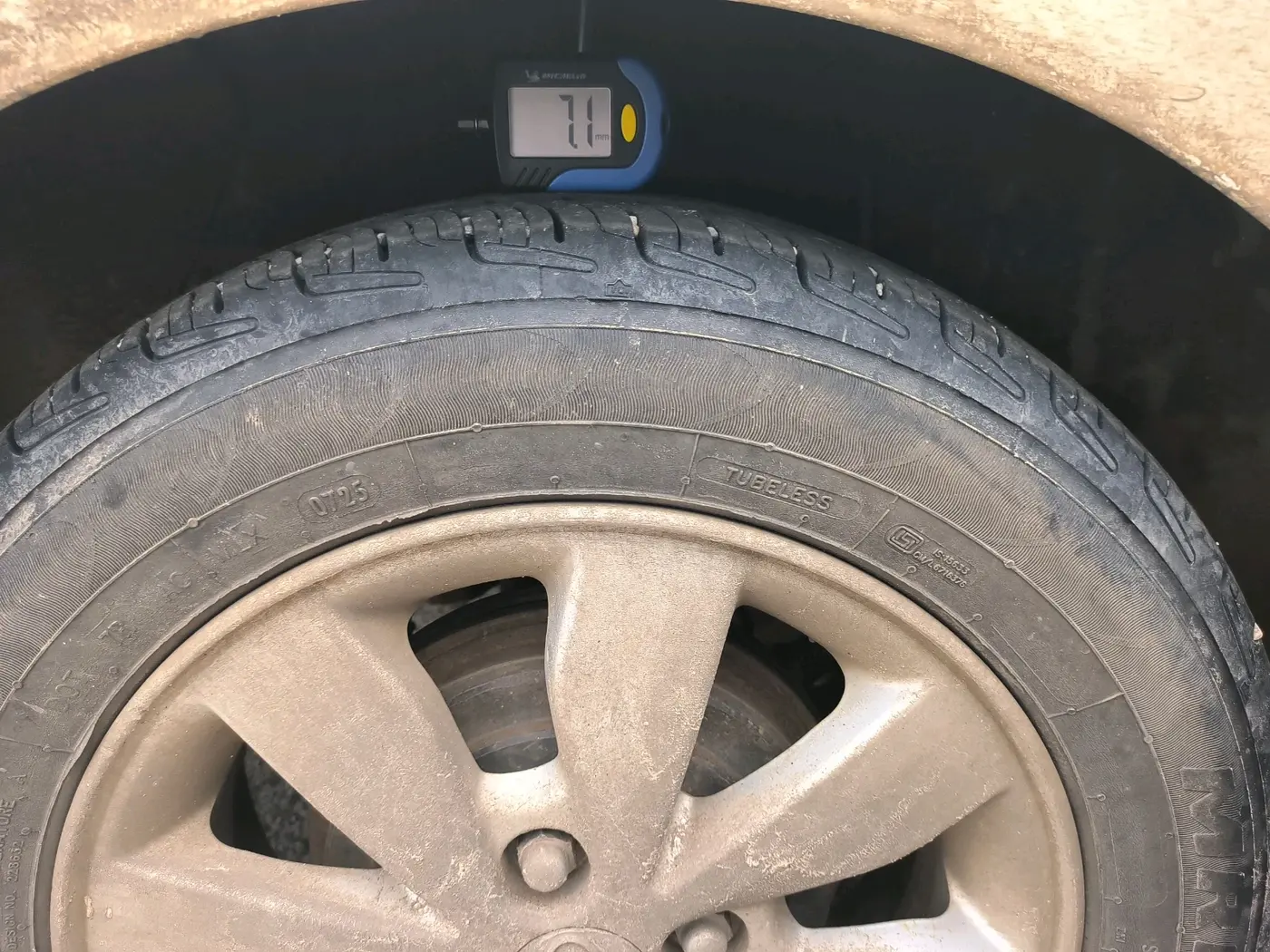 2015 Hyundai Xcent S (O) 1.2, CNG, Manual, 2,67,819 km, tyre