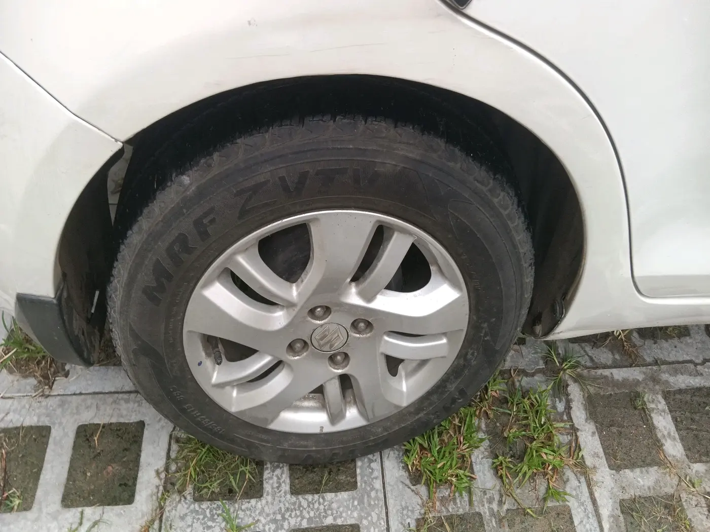 2012 Maruti Swift Dzire ZXI, Petrol, Manual, 31,680 km, tyre
