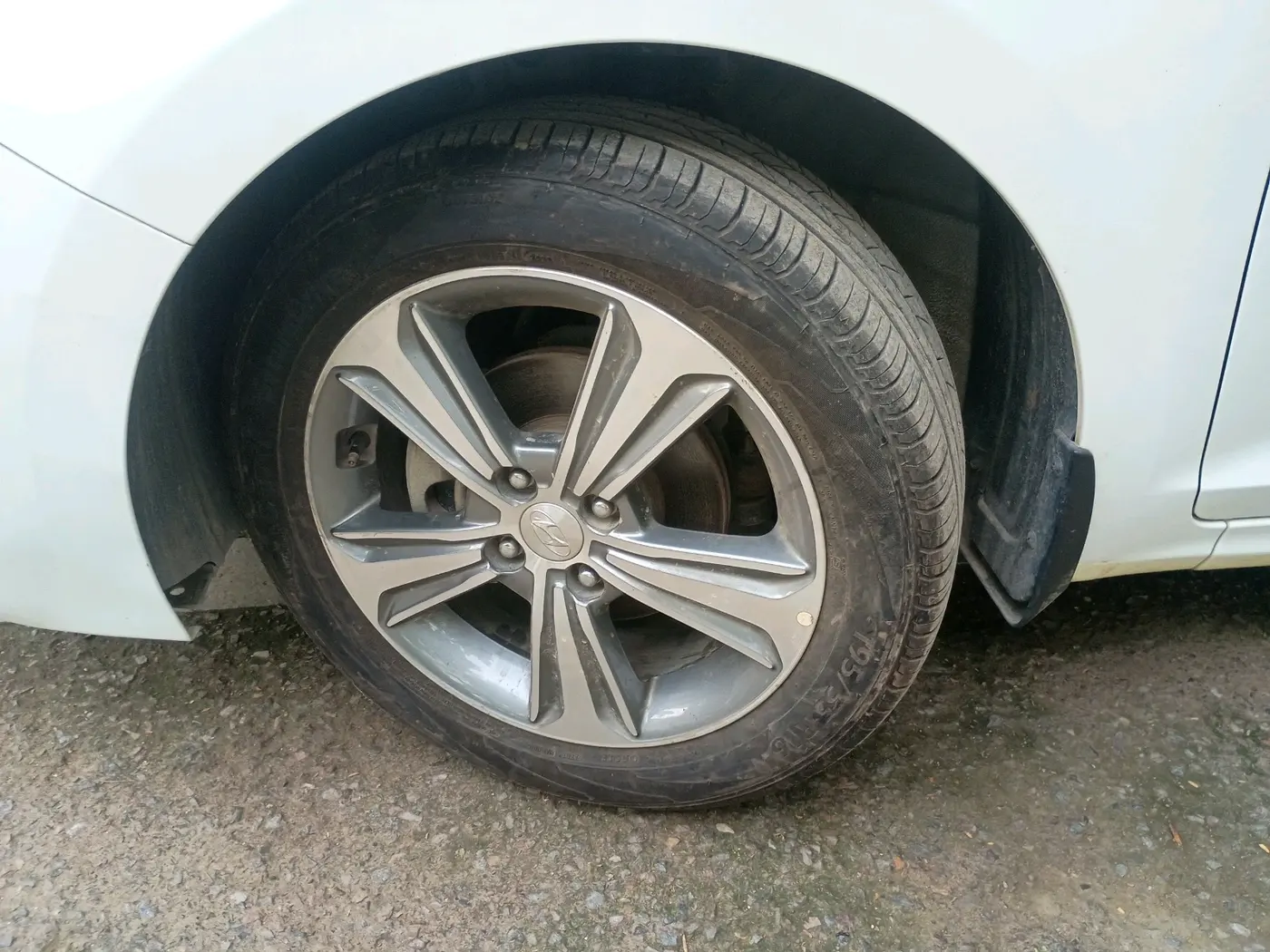 2019 Hyundai Verna 1.6 VTVT SX + AT, Petrol, Automatic, 35,076 km, tyre