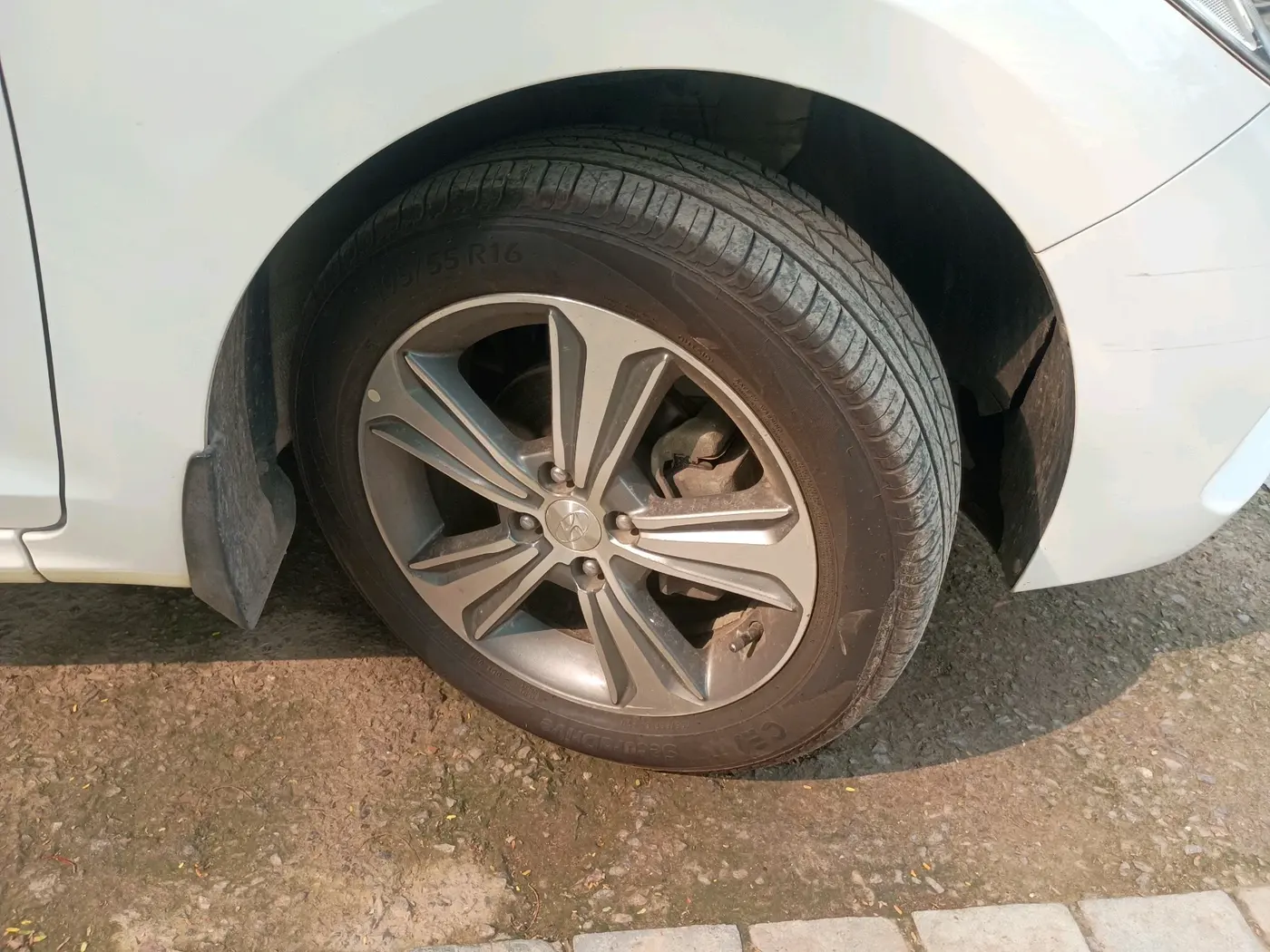 2019 Hyundai Verna 1.6 VTVT SX + AT, Petrol, Automatic, 35,076 km, tyre