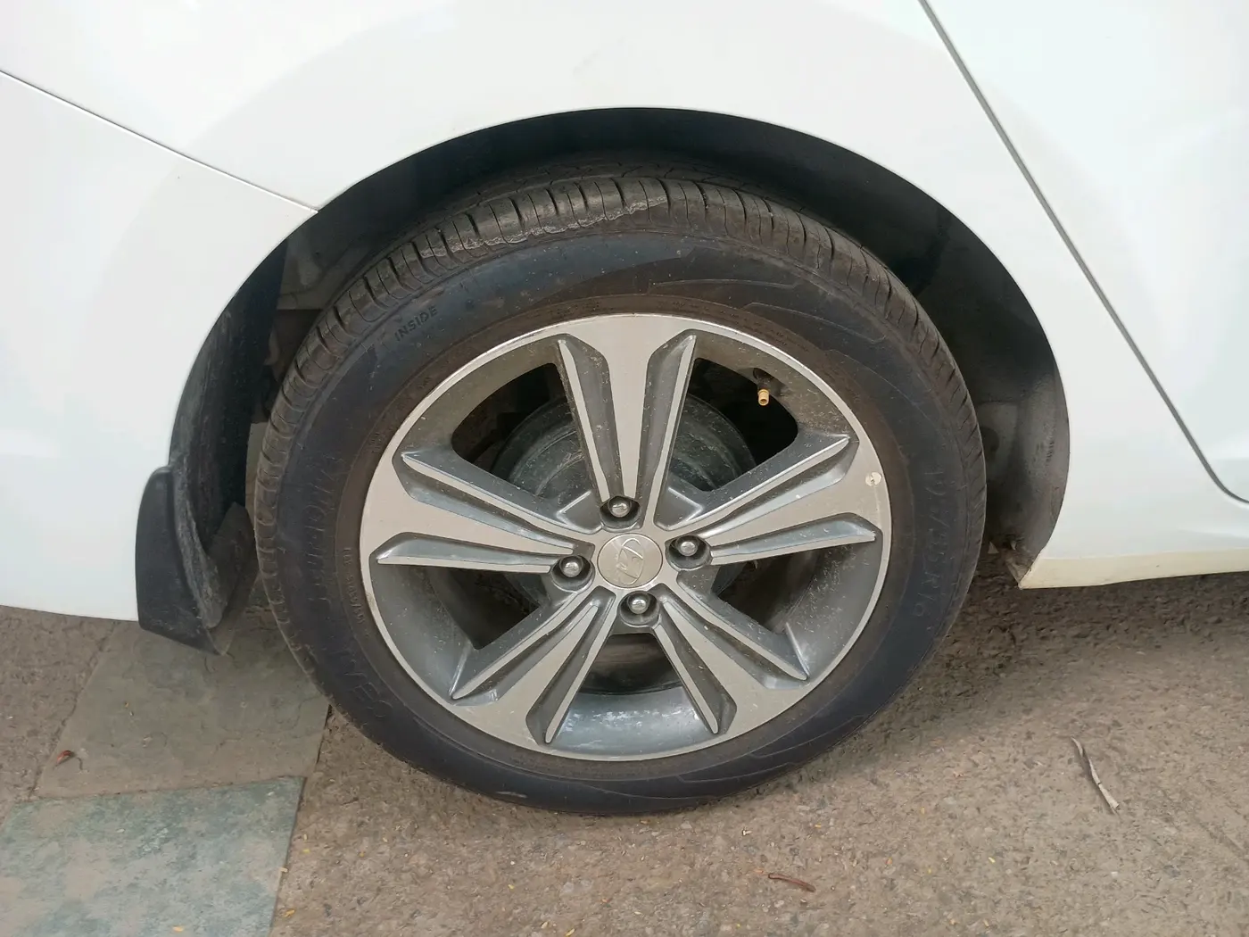 2019 Hyundai Verna 1.6 VTVT SX + AT, Petrol, Automatic, 35,076 km, tyre