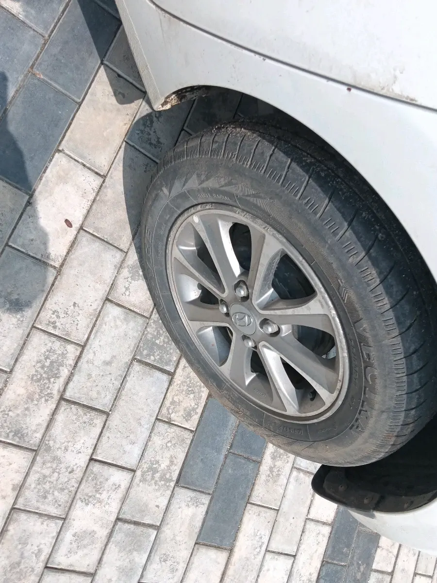 2016 Hyundai Grand i10 ASTA 1.1 CRDI, Diesel, Manual, 1,29,296 km, tyre