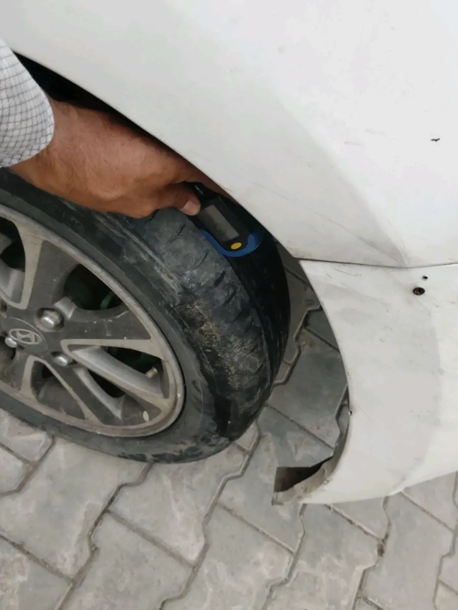 2013 Hyundai i10 ASTA 1.2, Petrol, Manual, 1,06,649 km, tyre