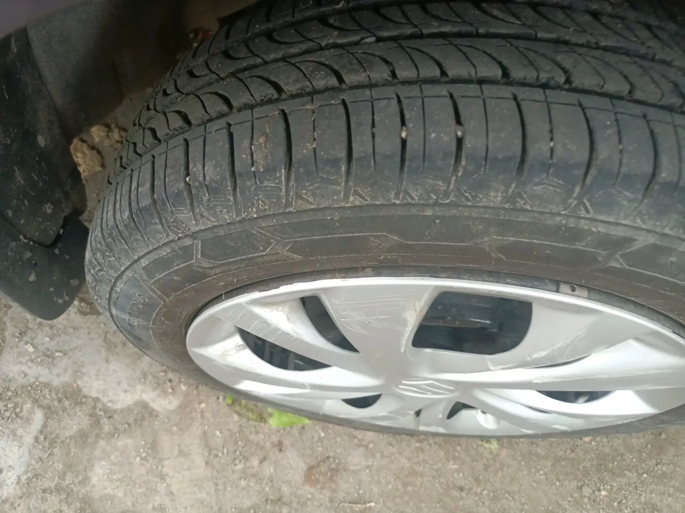 2018 Maruti Wagon R 1.0 VXI AMT, Petrol, Automatic, 80,867 km, tyre