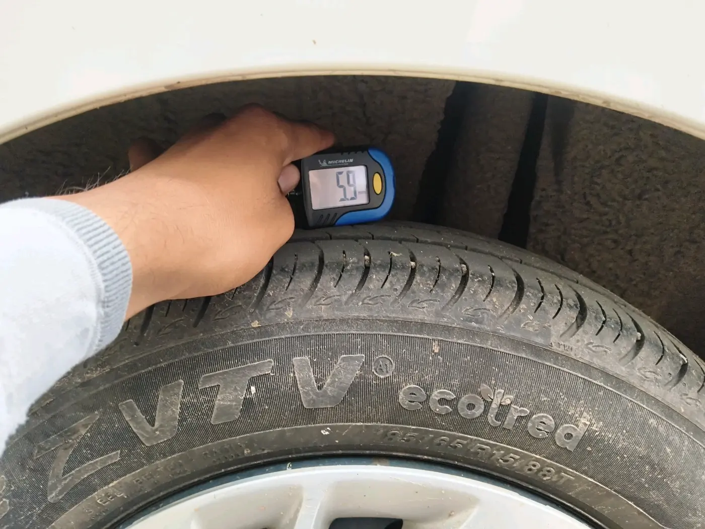 2019 Maruti Ertiga VXI SHVS, Petrol, Manual, 1,14,482 km, tyre
