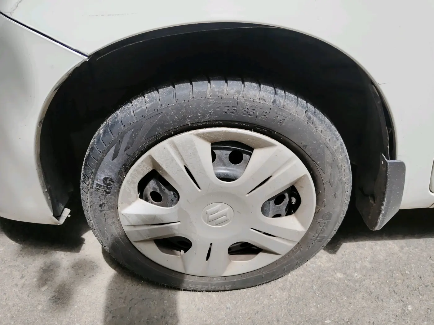 2017 Maruti Wagon R 1.0 VXI AMT, Petrol, Automatic, 50,761 km, tyre