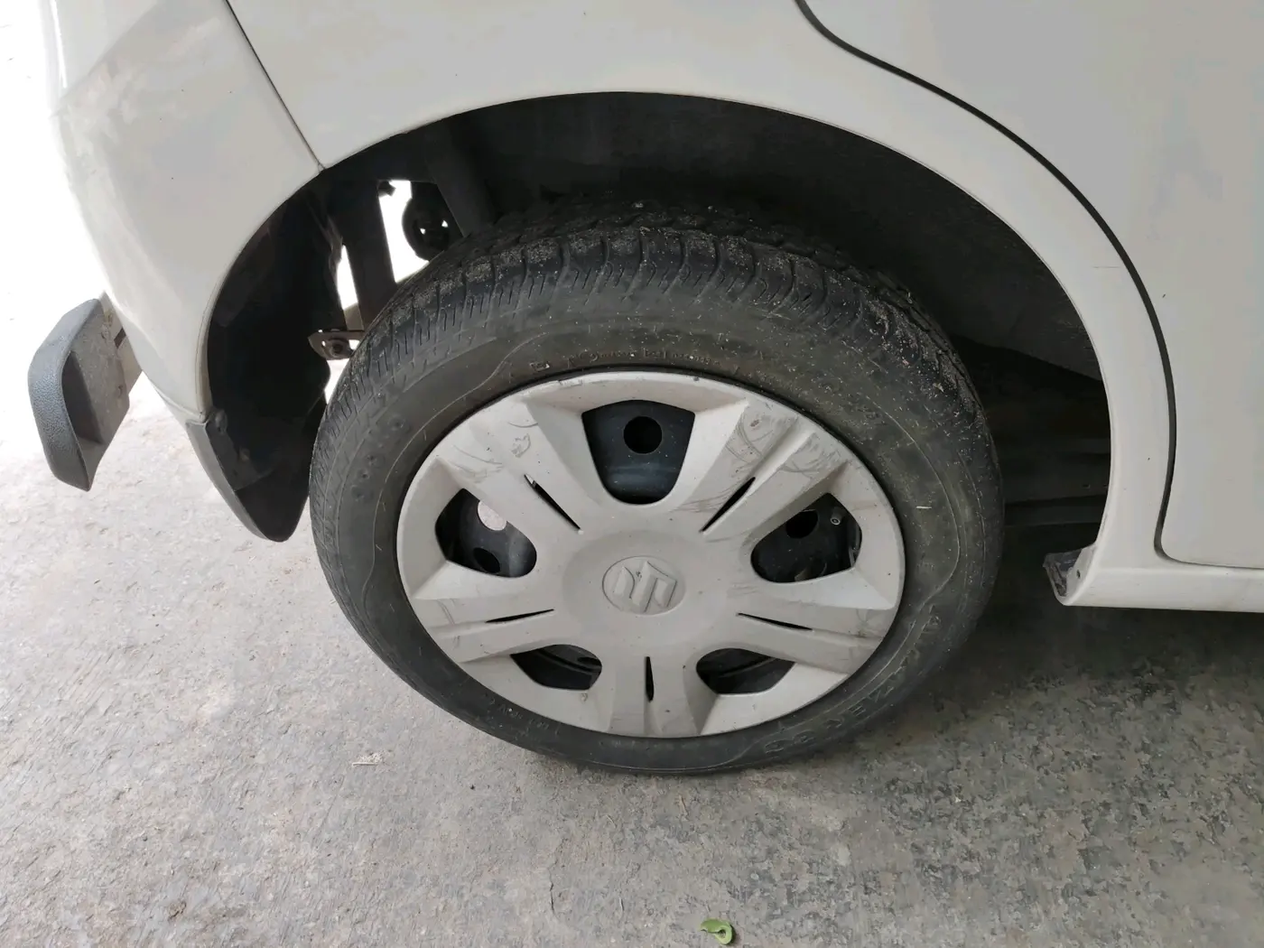 2017 Maruti Wagon R 1.0 VXI AMT, Petrol, Automatic, 50,761 km, tyre