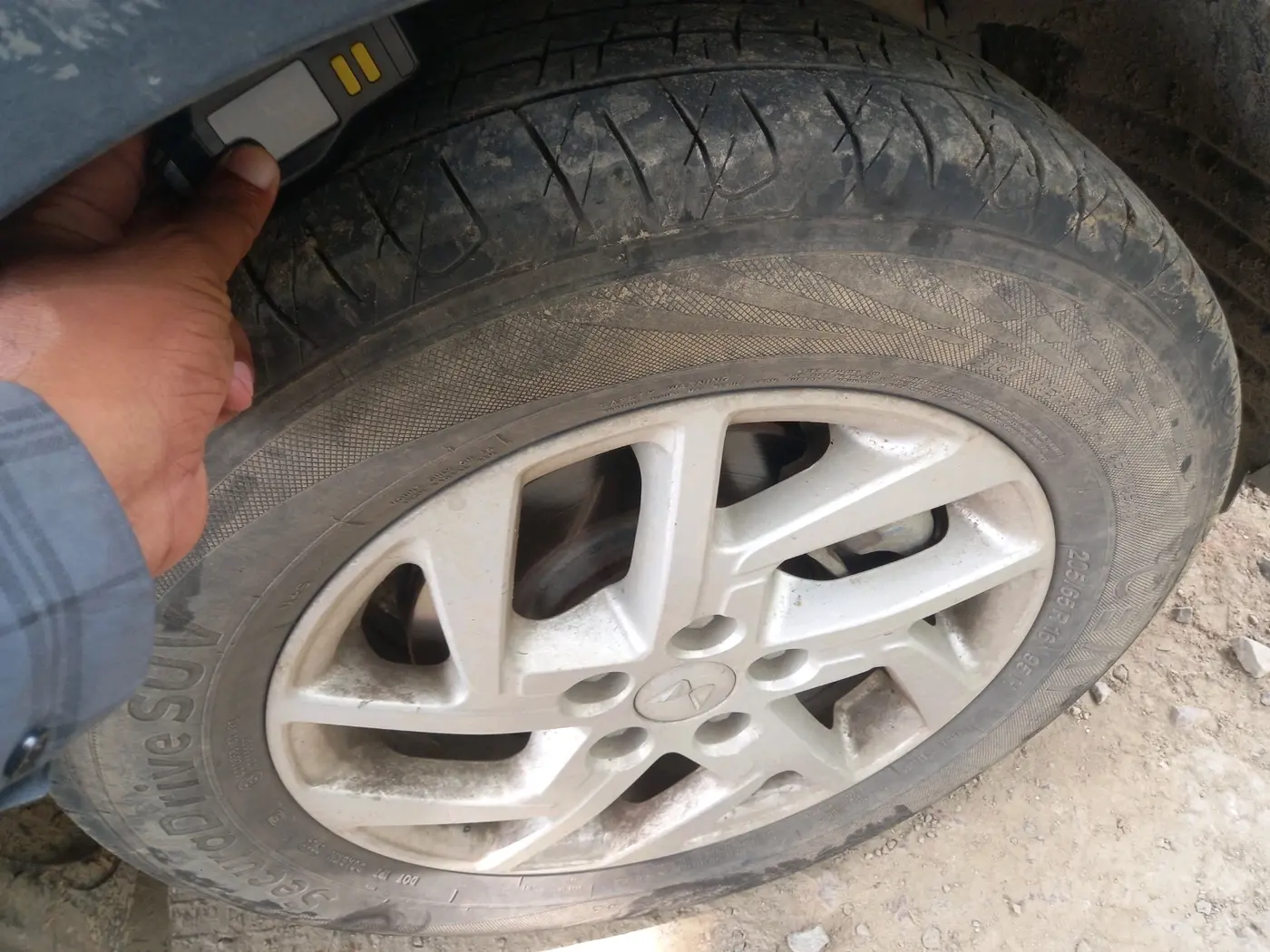 2022 Mahindra XUV300 W8 1.2 PETROL, Petrol, Manual, 72,546 km, tyre