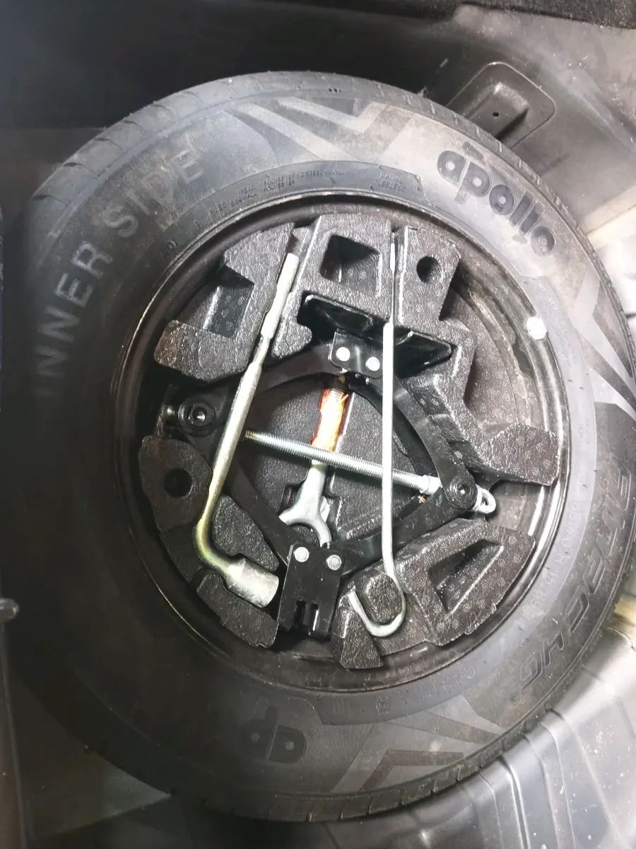 2022 Tata PUNCH ADVENTURE MT, Petrol, Manual, 21,187 km, tyre
