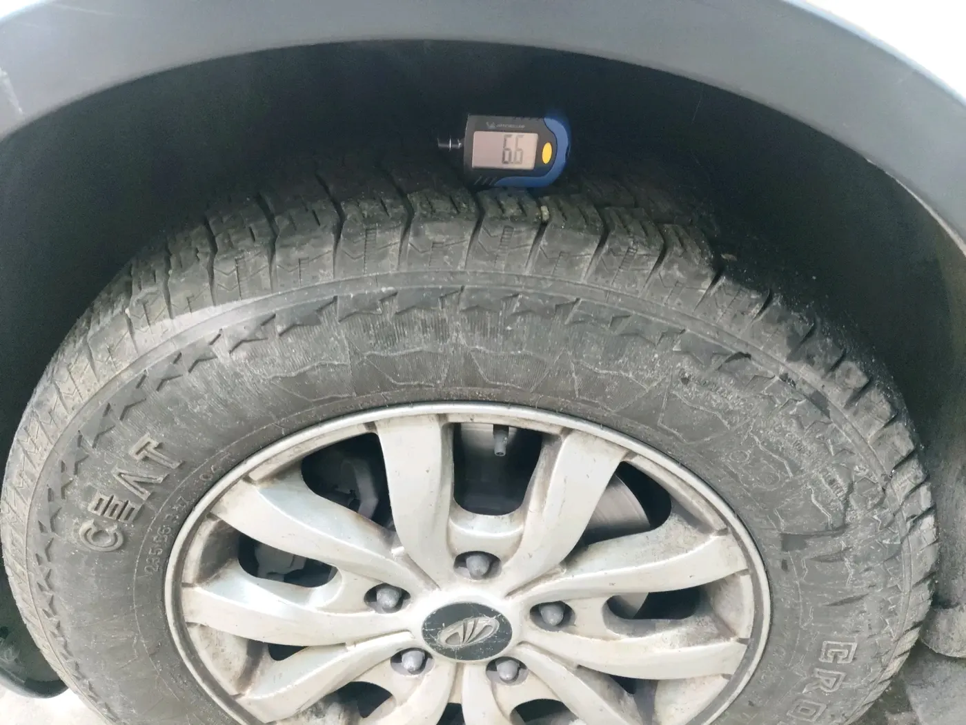 2015 Mahindra XUV500 W10, Diesel, Manual, 89,891 km, tyre