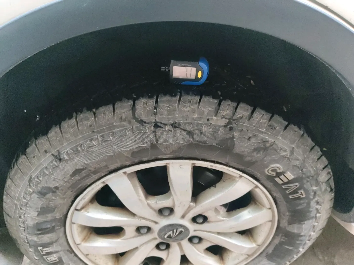 2015 Mahindra XUV500 W10, Diesel, Manual, 89,891 km, tyre