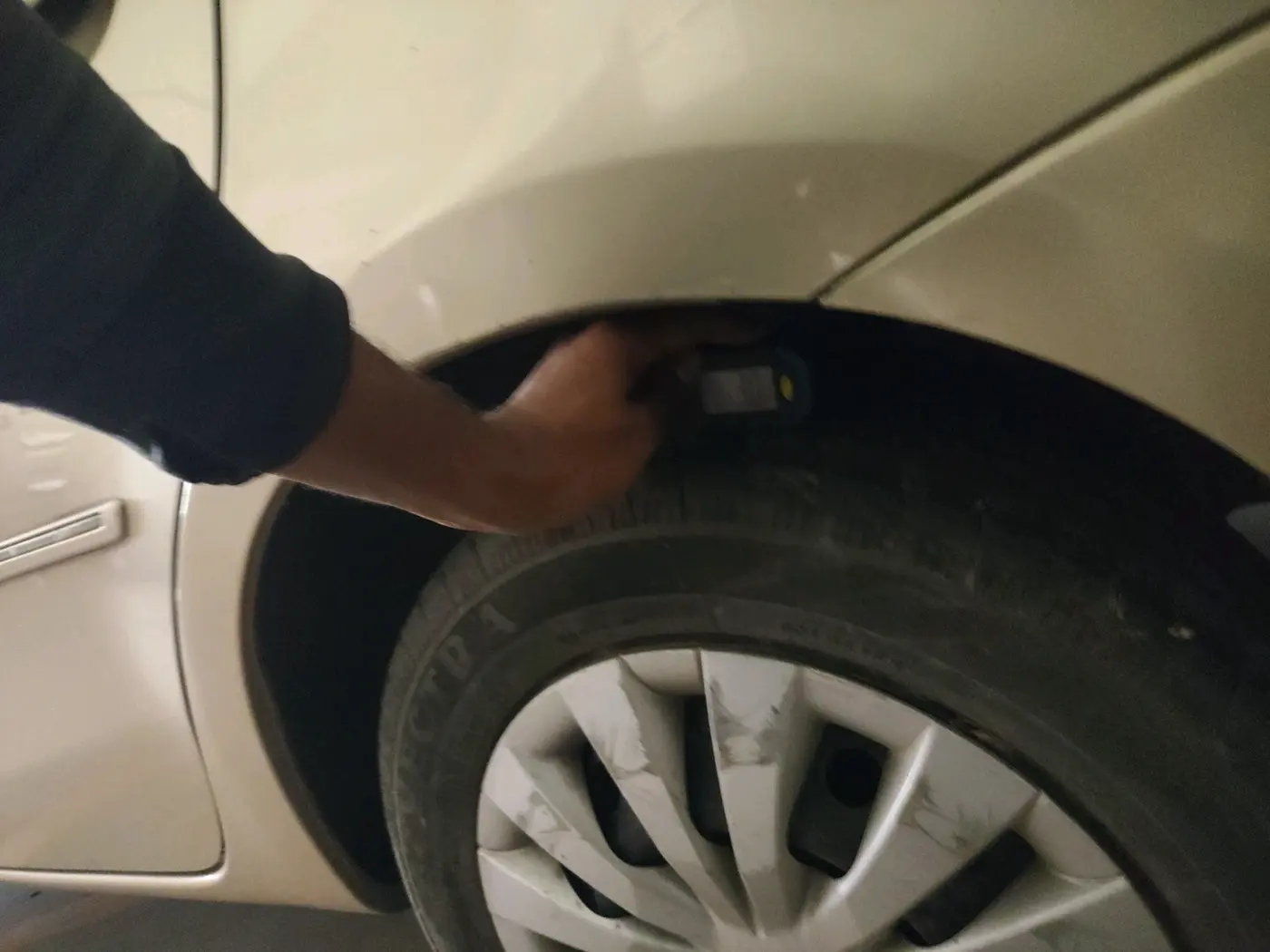 2013 Toyota Etios G, Petrol, Manual, 38,974 km, tyre