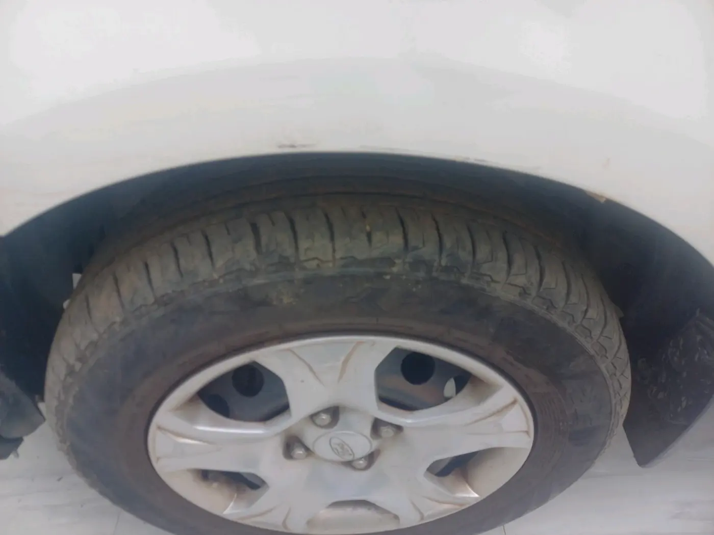 2013 Ford Ecosport AMBIENTE 1.5L DIESEL, Diesel, Manual, 1,64,122 km, tyre