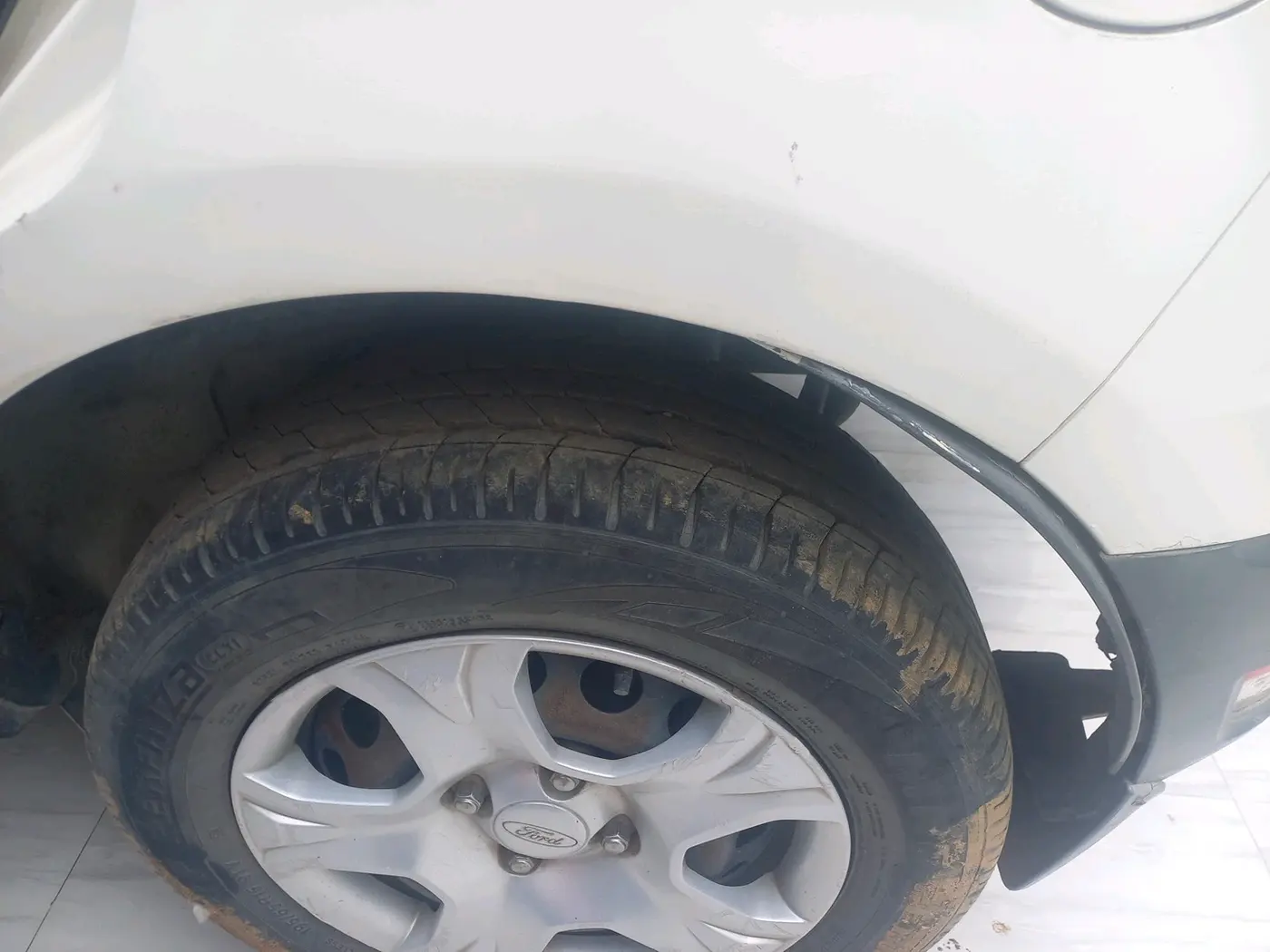 2013 Ford Ecosport AMBIENTE 1.5L DIESEL, Diesel, Manual, 1,64,122 km, tyre
