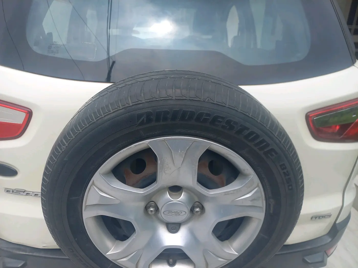 2013 Ford Ecosport AMBIENTE 1.5L DIESEL, Diesel, Manual, 1,64,122 km, tyre