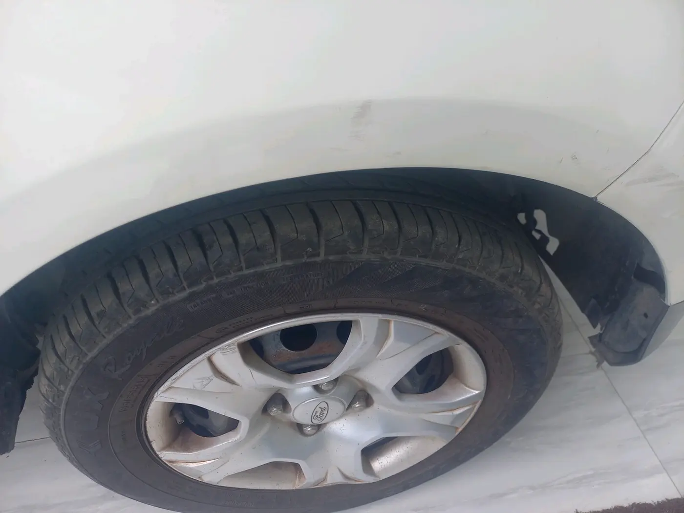 2013 Ford Ecosport AMBIENTE 1.5L DIESEL, Diesel, Manual, 1,64,122 km, tyre