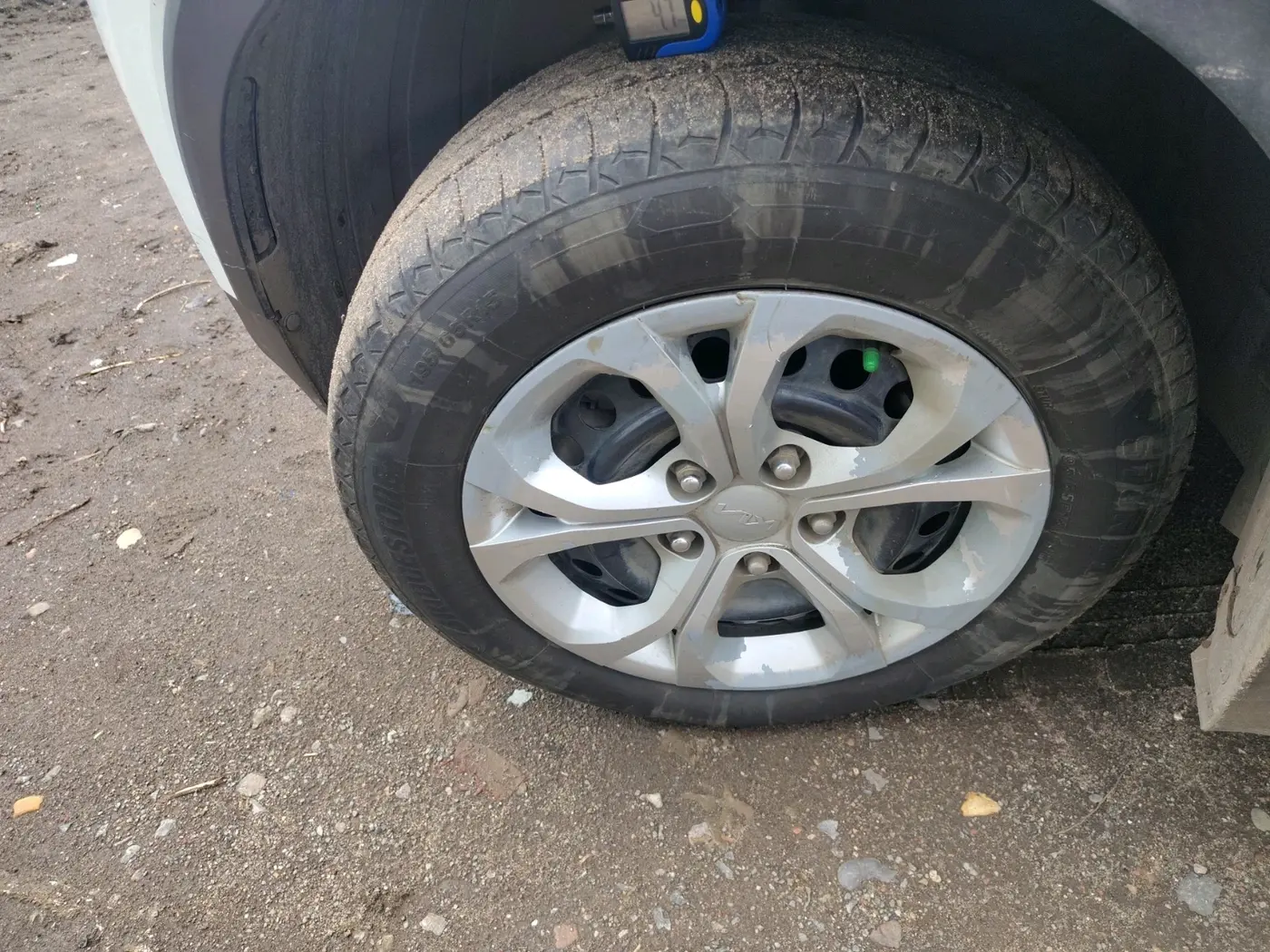2021 KIA SONET HTE 1.5, Diesel, Manual, 1,40,992 km, tyre