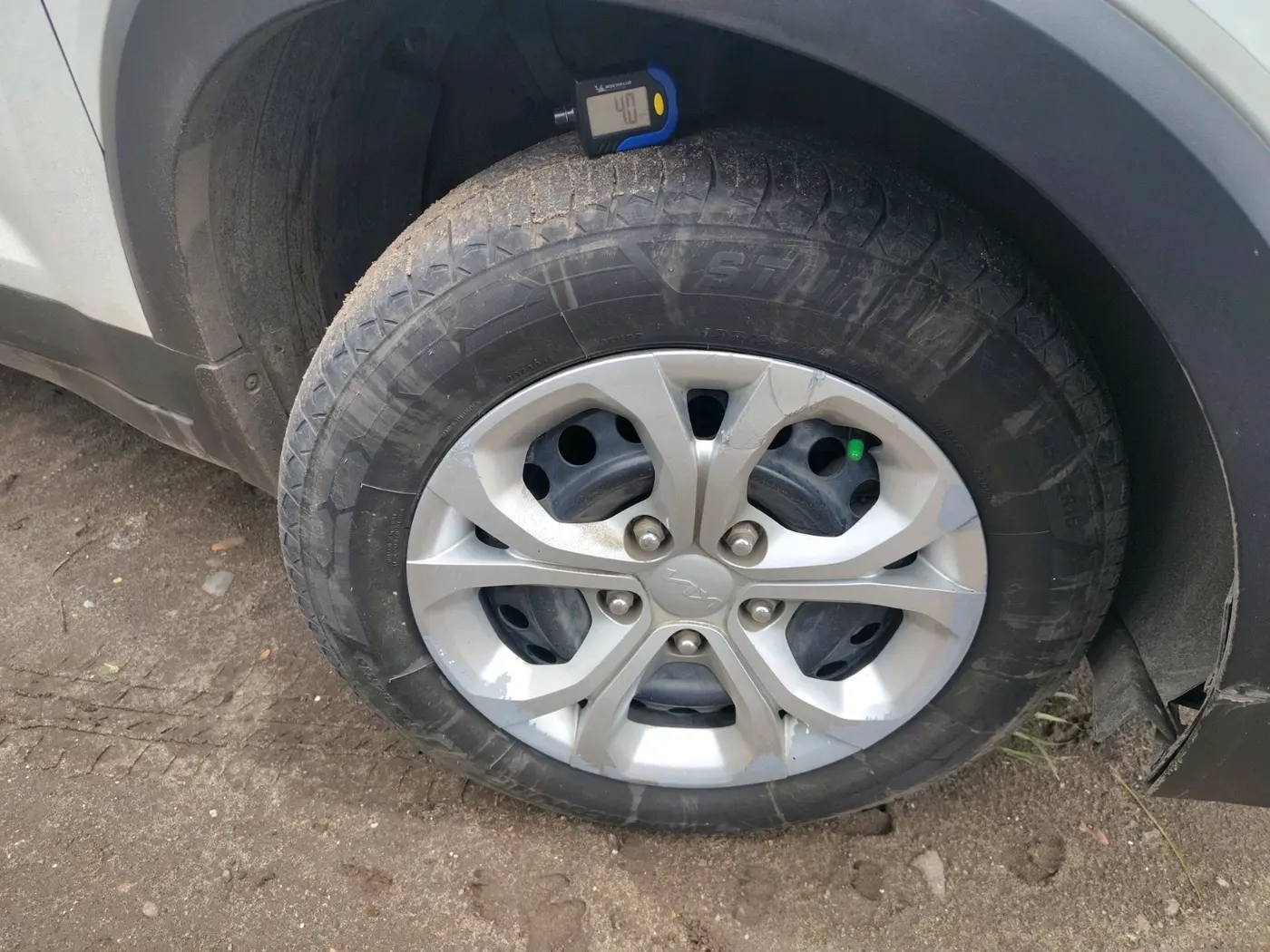 2021 KIA SONET HTE 1.5, Diesel, Manual, 1,40,992 km, tyre