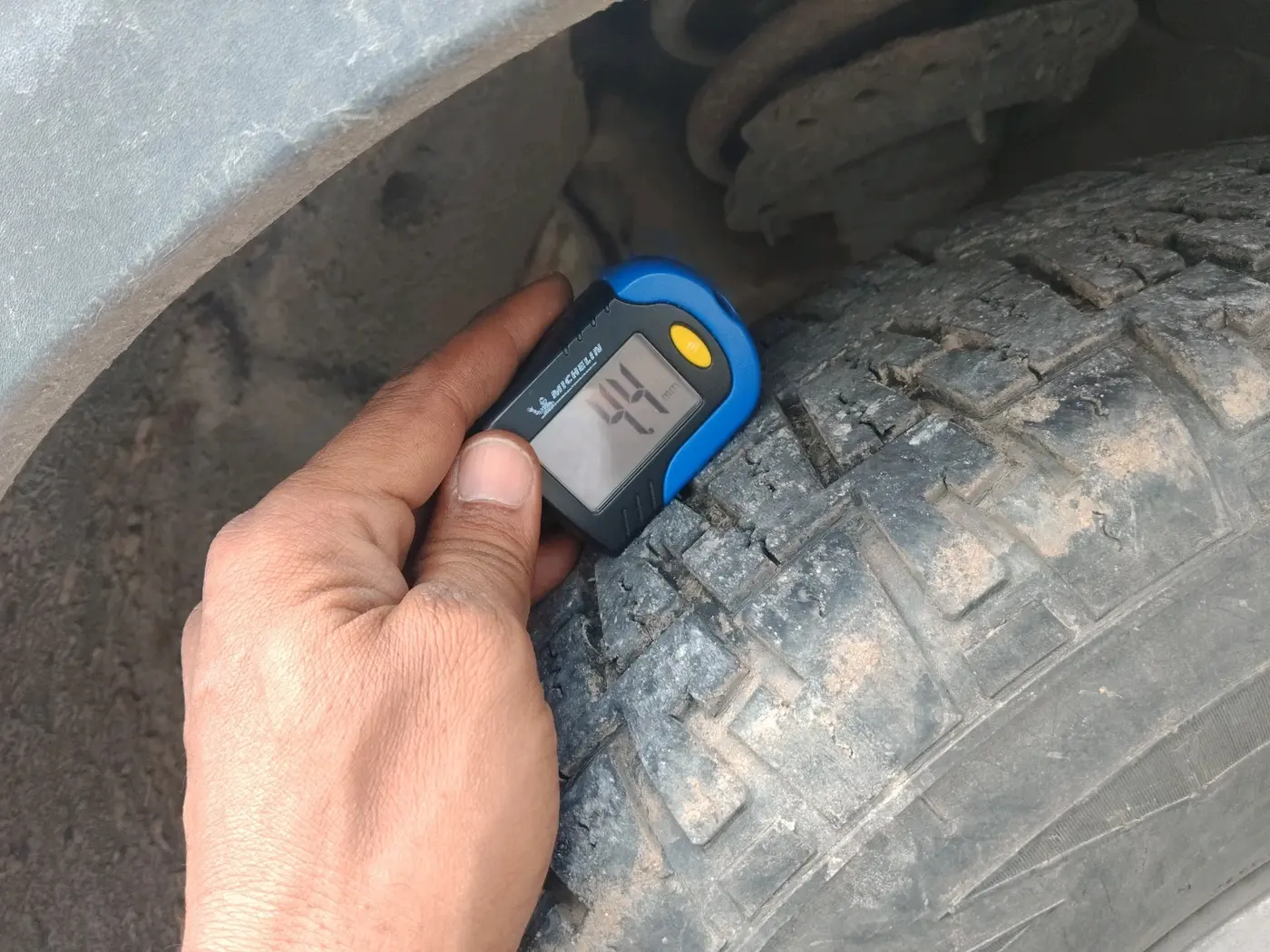 2019 Mahindra XUV300 W4 1.5 DIESEL, Diesel, Manual, 1,35,692 km, tyre