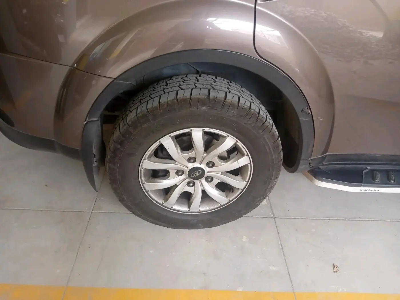 2017 Mahindra XUV500 W10 AT, Diesel, Automatic, 45,532 km, tyre