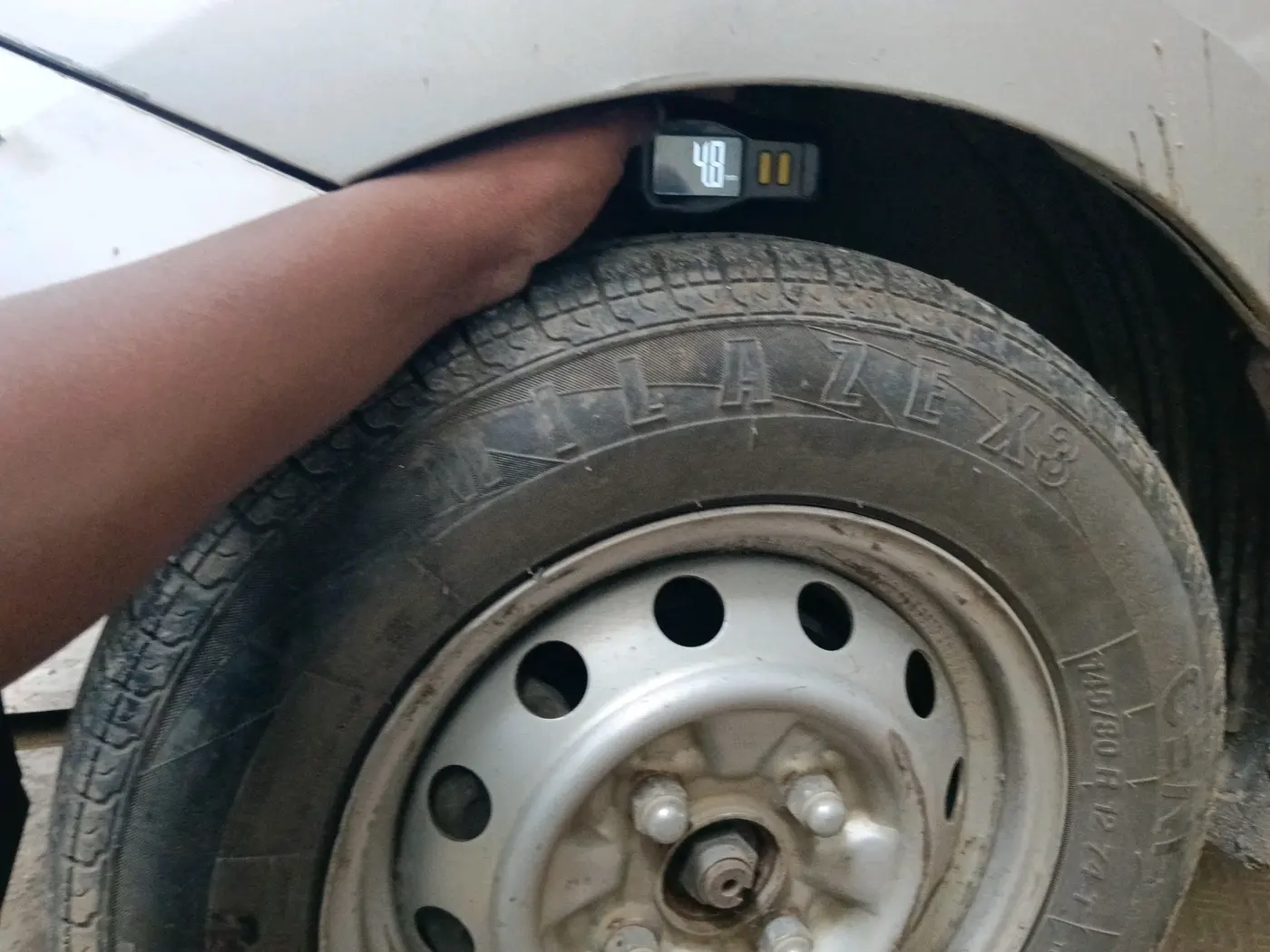 2015 Hyundai Eon ERA +, Petrol, Manual, 75,879 km, tyre