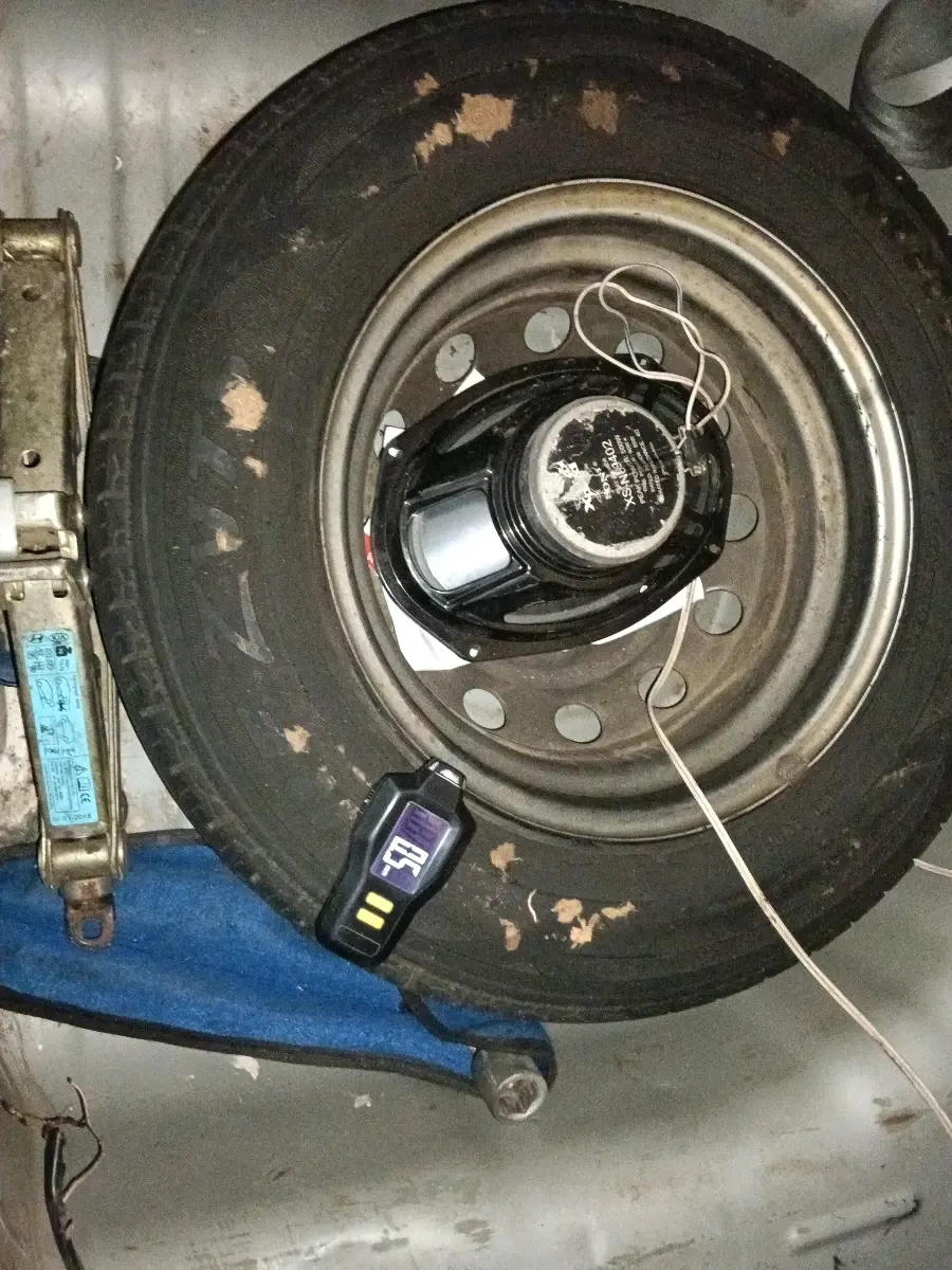 2015 Hyundai Eon ERA +, Petrol, Manual, 75,879 km, tyre