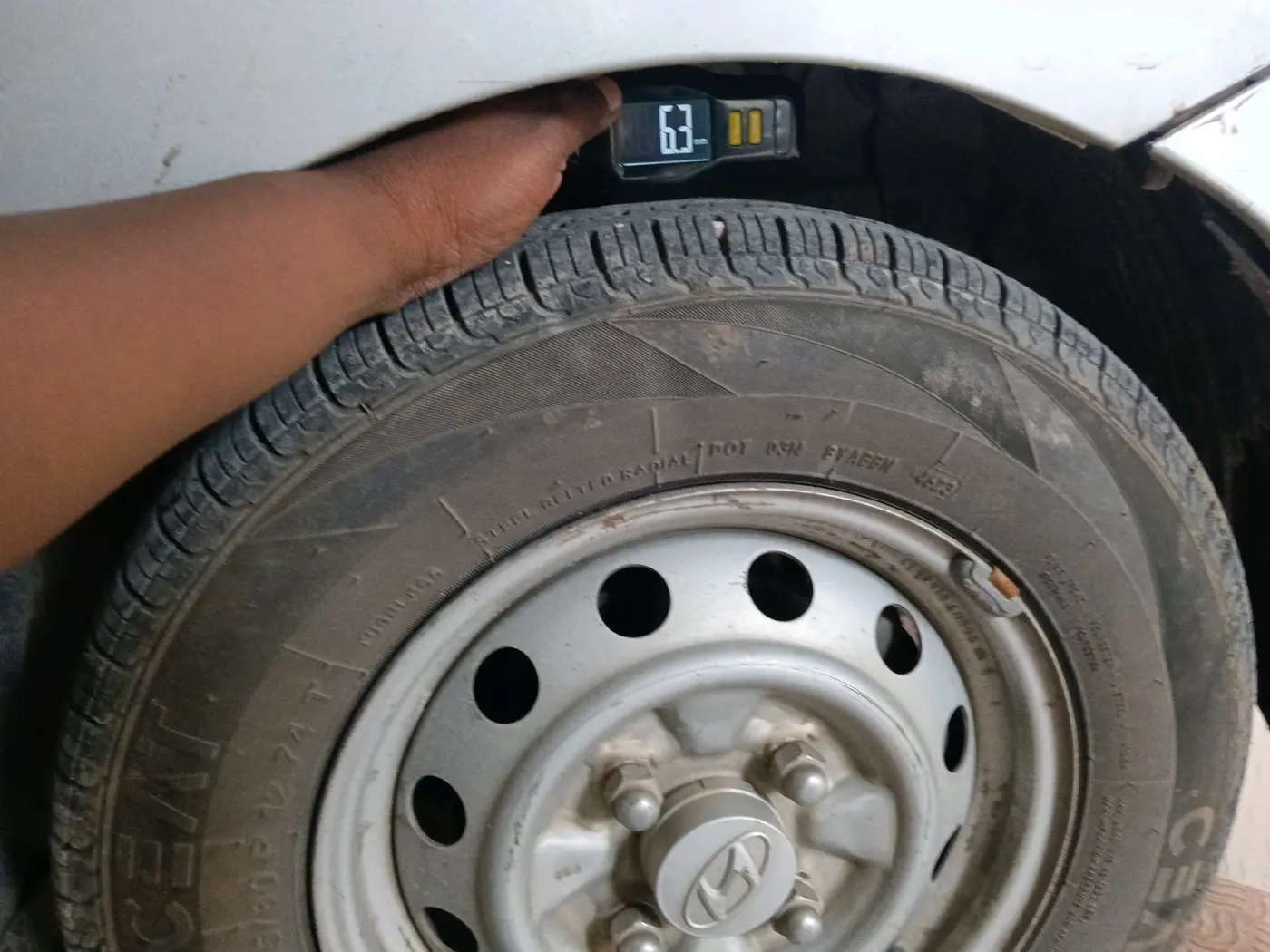2015 Hyundai Eon ERA +, Petrol, Manual, 75,879 km, tyre