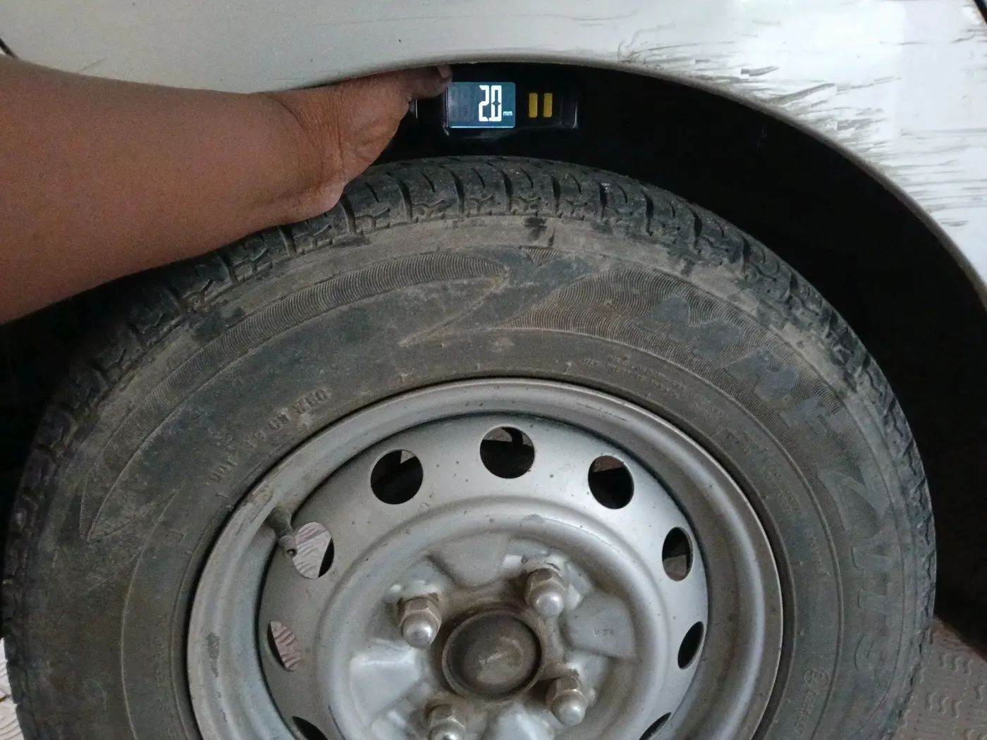 2015 Hyundai Eon ERA +, Petrol, Manual, 75,879 km, tyre