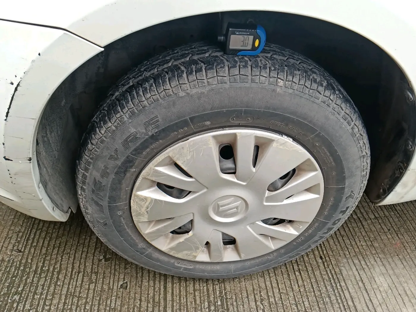 2012 Maruti Swift VXI, Petrol, Manual, 25,697 km, tyre