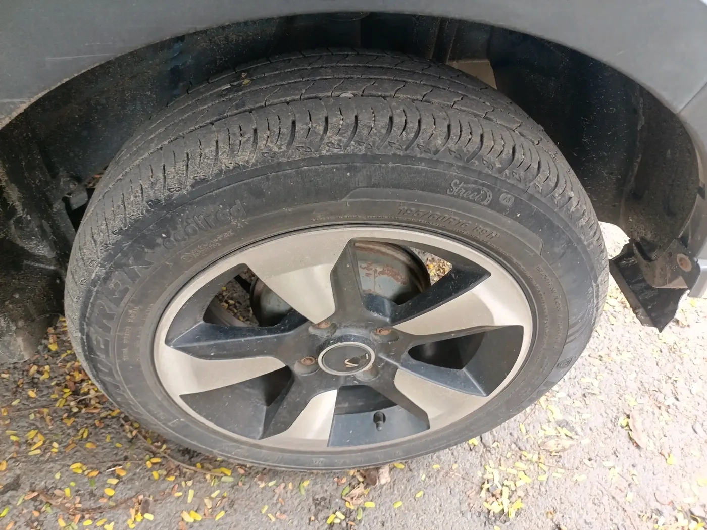 2018 Tata NEXON XM DIESEL, Diesel, Manual, 1,43,427 km, tyre