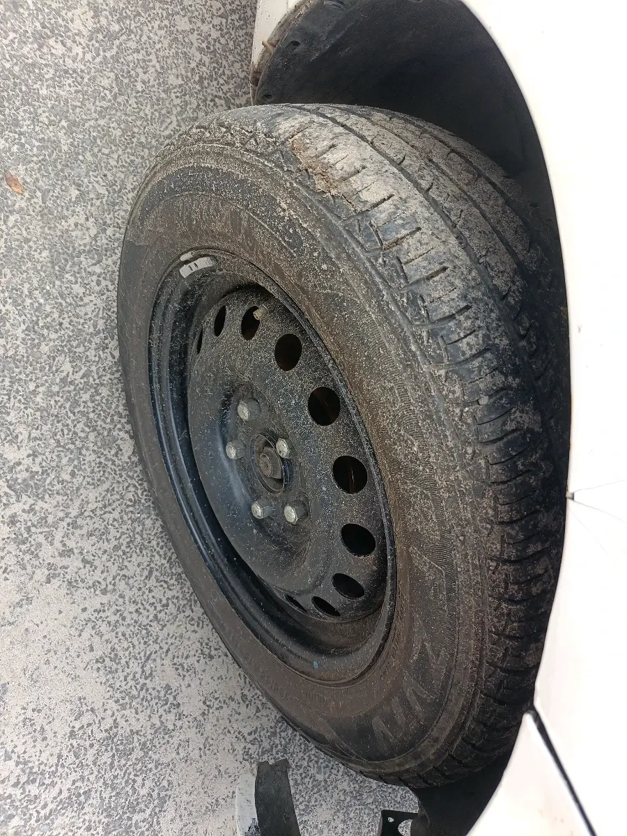 2012 Maruti Ertiga VXI, Petrol, Manual, 98,262 km, tyre