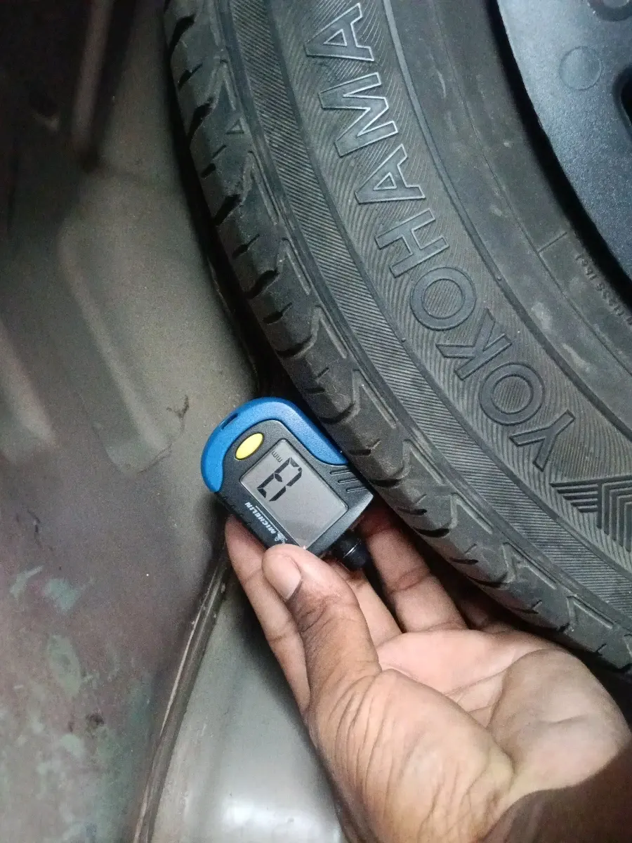 2016 Mahindra Kuv100 K4 D 6 STR, Diesel, Manual, 1,17,064 km, tyre
