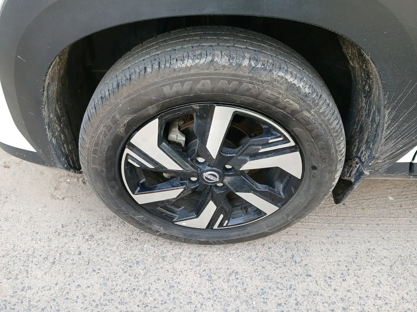 2024 Nissan MAGNITE N-Connecta B4D 1.0 Petrol AMT, Petrol, Automatic, 2,320 km, tyre