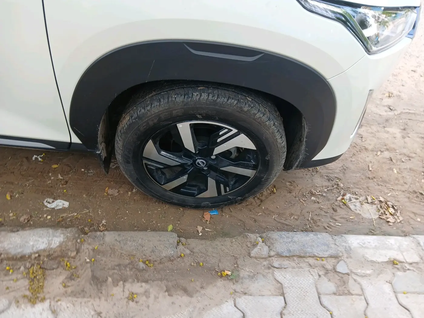 2024 Nissan MAGNITE N-Connecta B4D 1.0 Petrol AMT, Petrol, Automatic, 2,320 km, tyre