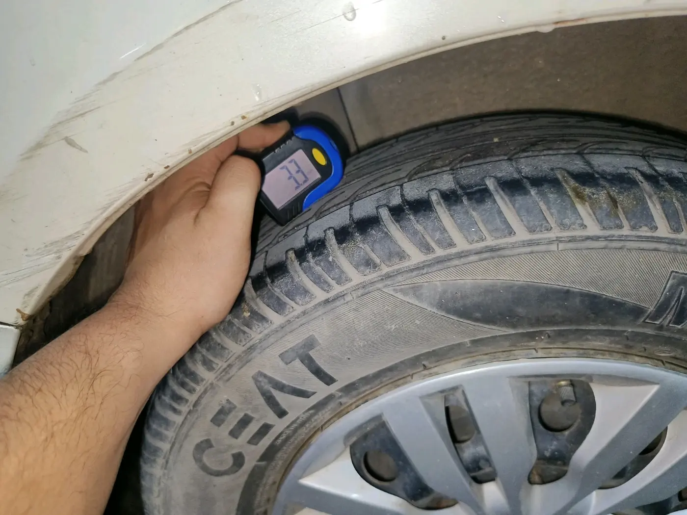 2016 Maruti Swift Dzire VXI, CNG, Manual, 1,37,355 km, tyre