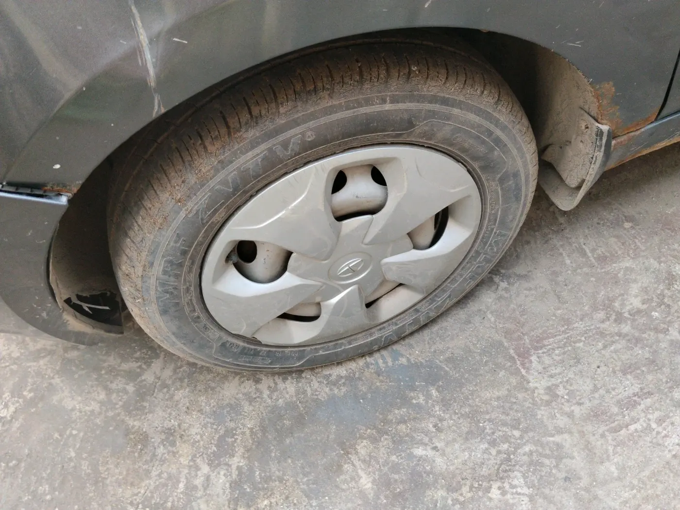2023 Tata Tiago XM CNG, CNG, Manual, 28,449 km, tyre