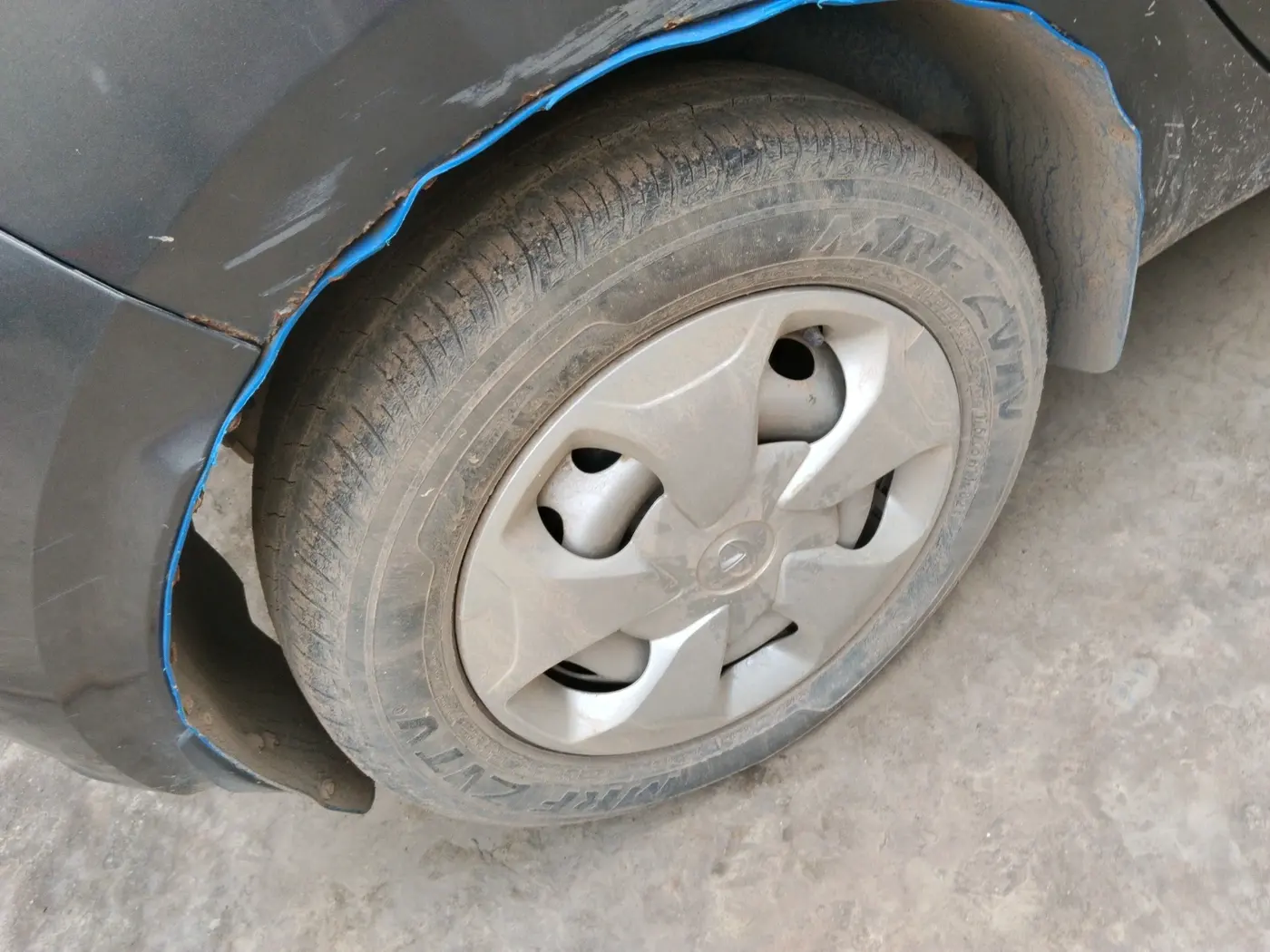 2023 Tata Tiago XM CNG, CNG, Manual, 28,449 km, tyre