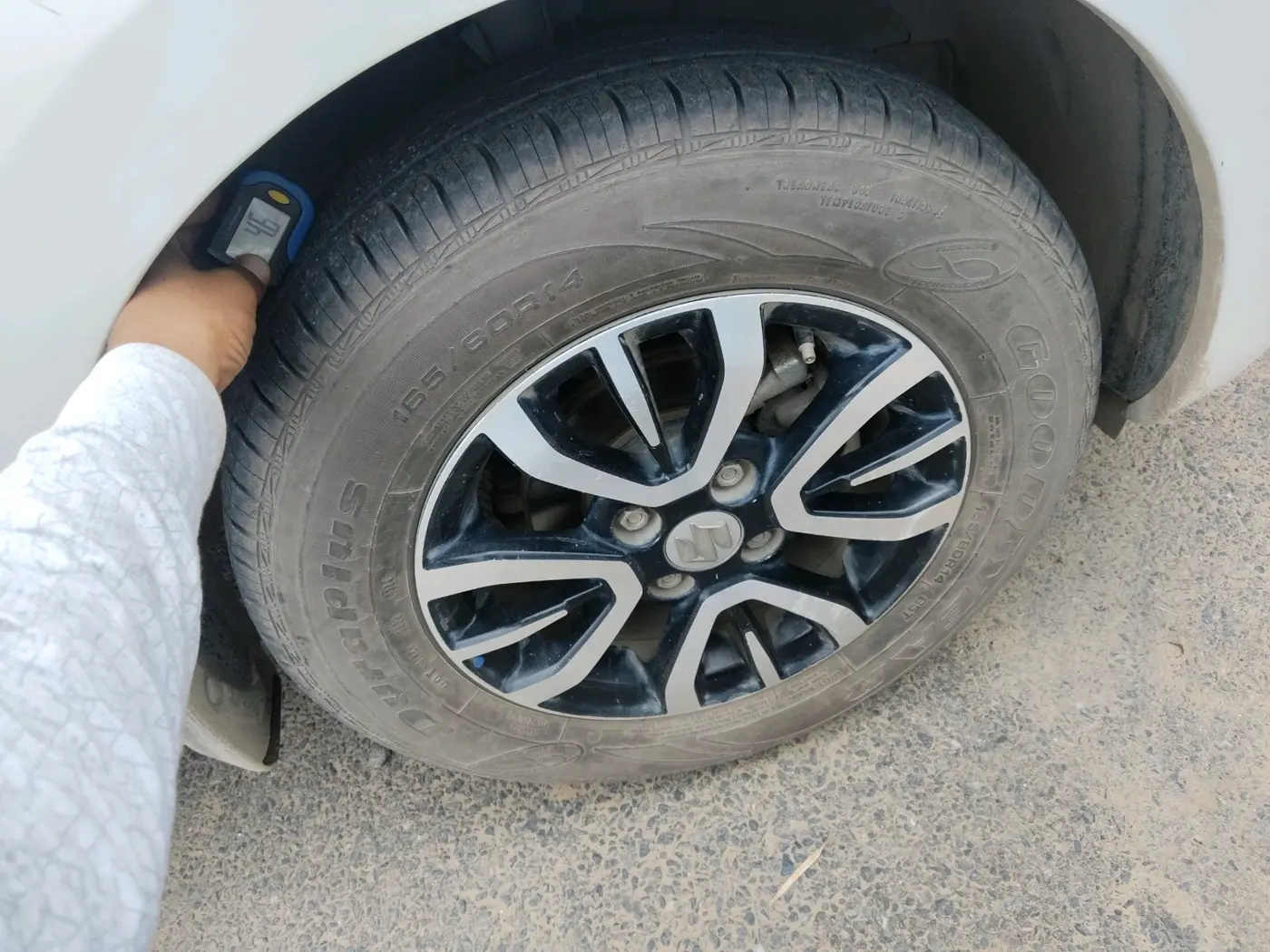 2019 Maruti Dzire VXI, Petrol, Manual, 71,566 km, tyre