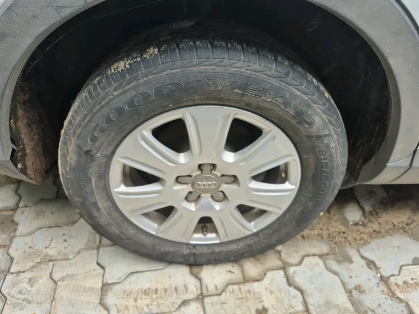 2014 Audi Q3 2.0 TDI MT S EDITION, Diesel, Manual, 1,52,649 km, tyre