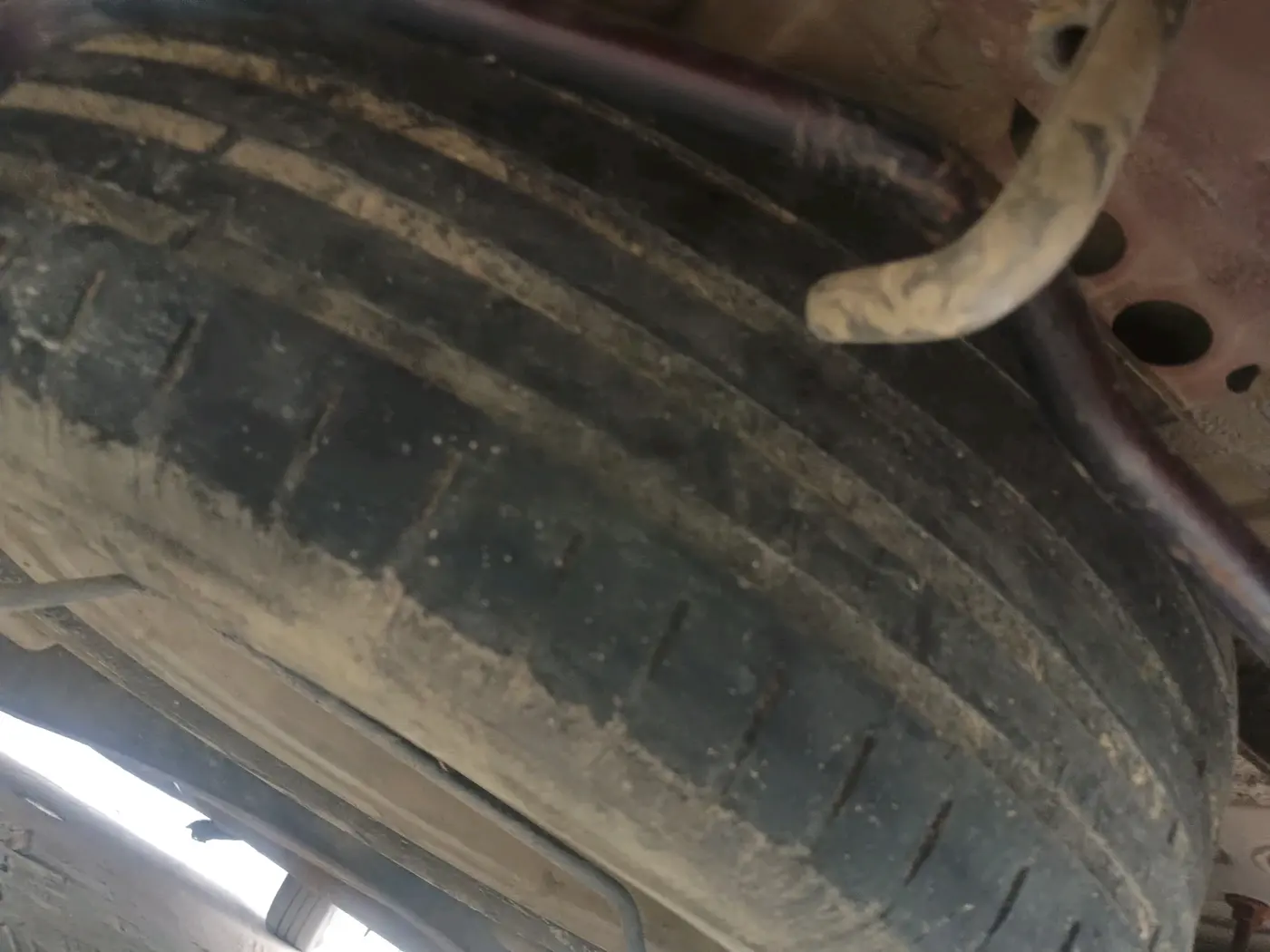 2019 Maruti Ertiga ZXI AT SHVS, CNG, Automatic, 1,25,143 km, tyre