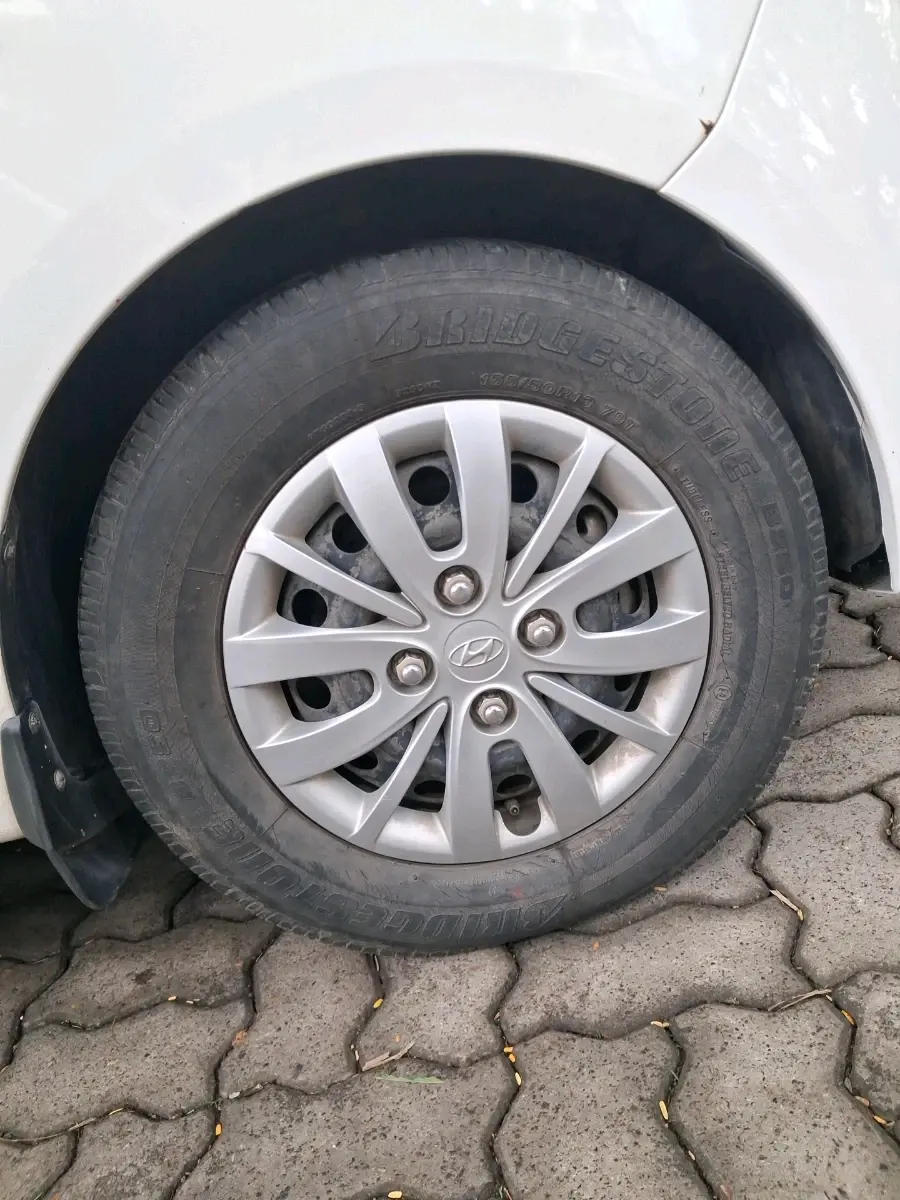 2015 Hyundai i10 SPORTZ 1.1, Petrol, Manual, 18,808 km, tyre