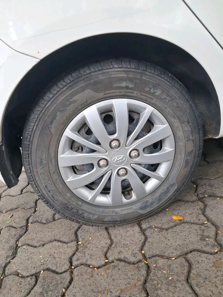 2015 Hyundai i10 SPORTZ 1.1, Petrol, Manual, 18,808 km, tyre