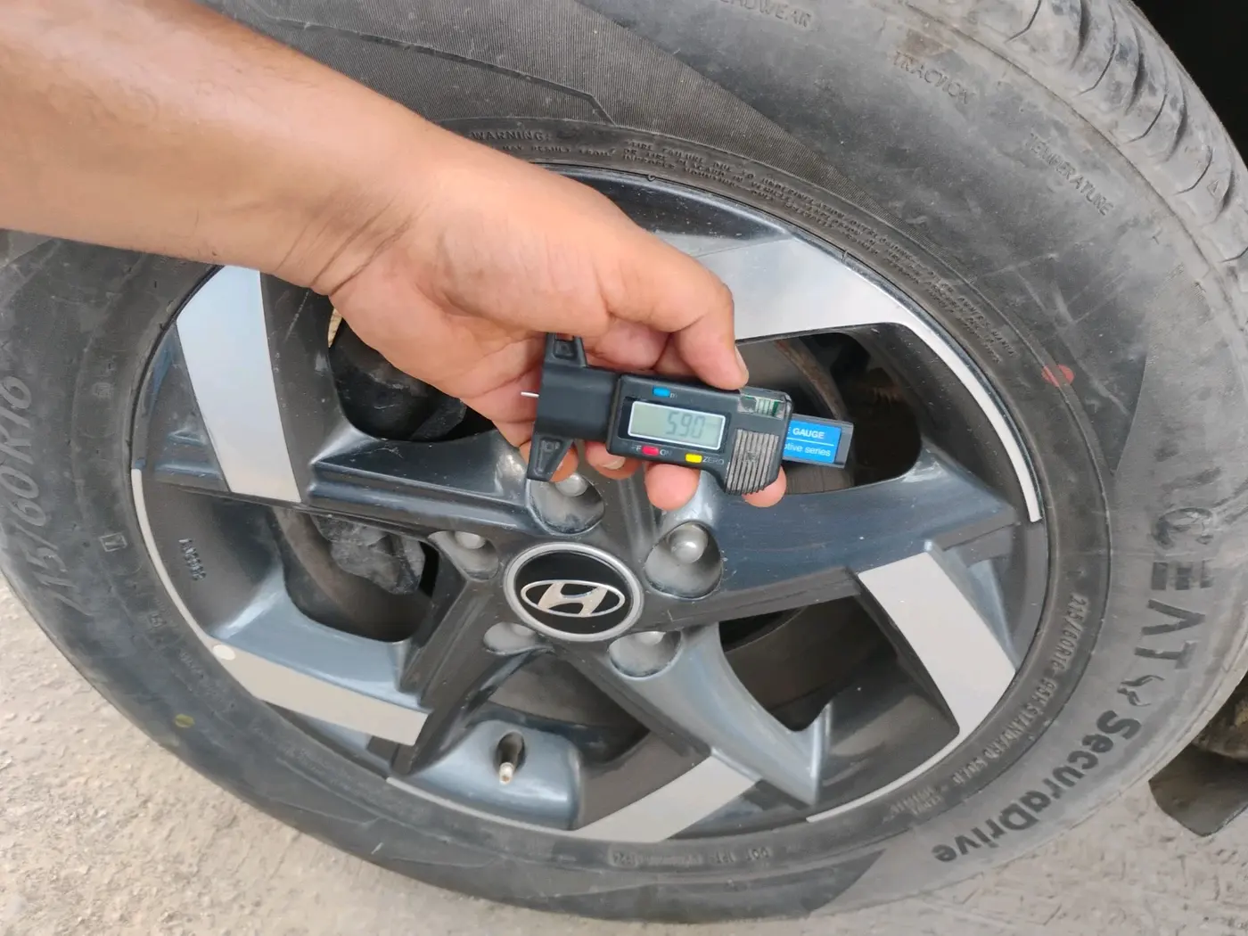 2019 Hyundai VENUE SX 1.0 (O) TURBO, Petrol, Manual, 92,107 km, tyre