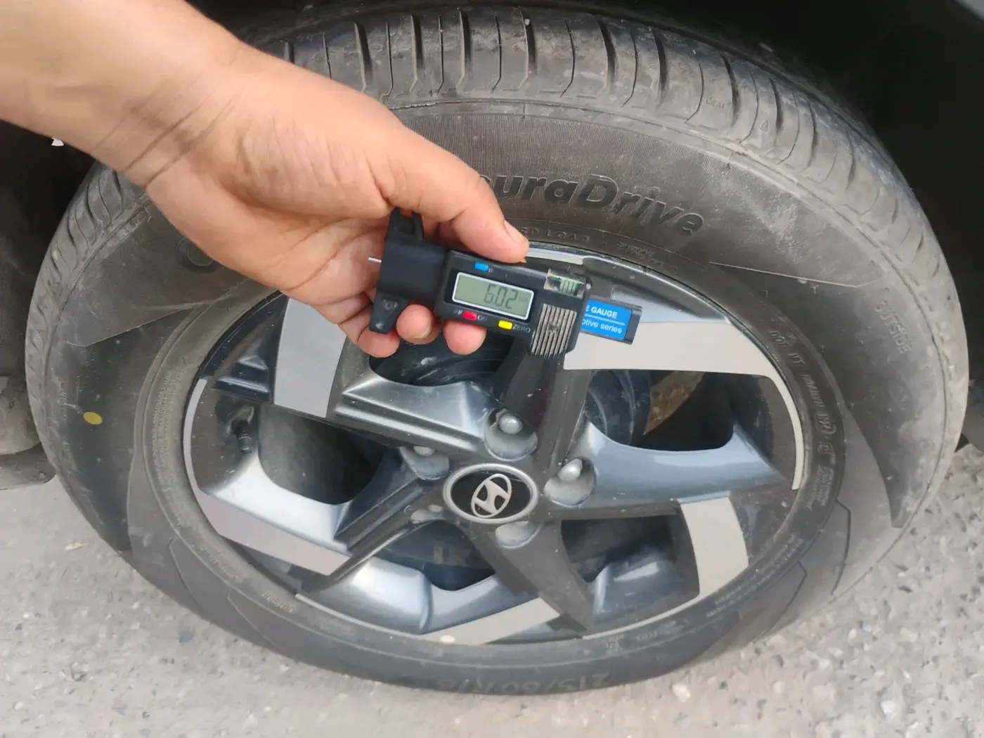 2019 Hyundai VENUE SX 1.0 (O) TURBO, Petrol, Manual, 92,107 km, tyre